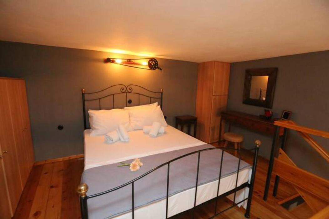 Lignum Appartement Ermoupoli Buitenkant foto